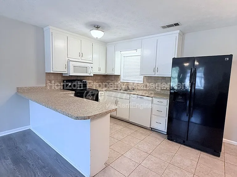 1670 Lakeside Trl — Photo 5