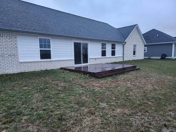 32 Downing Dr, Trafalgar, IN 46181