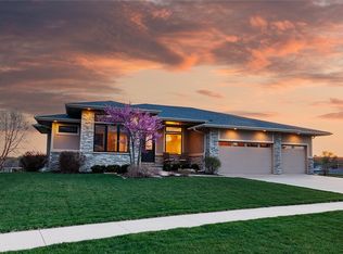 972 65th St, West Des Moines, IA 50266