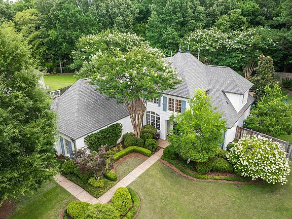 3rd image of 2902 Bentwood Oak Dr