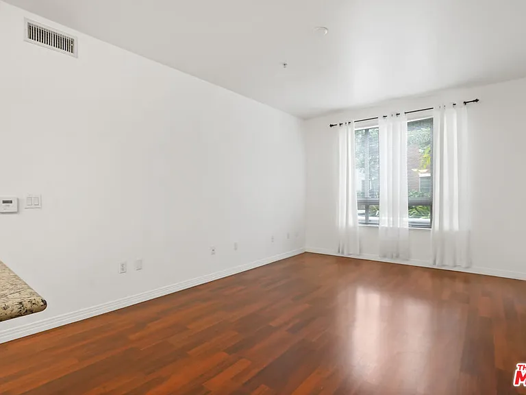 100 S Alameda St #115 — Photo 2