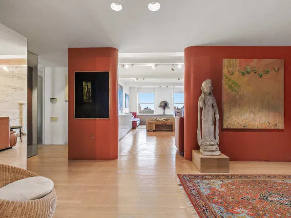 1016 5th Avenue image 1 of 16