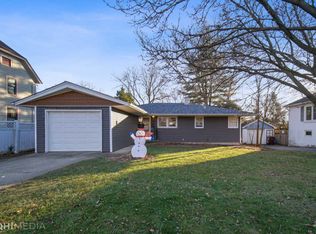 244 Hoy Ave, Woodstock, IL 60098