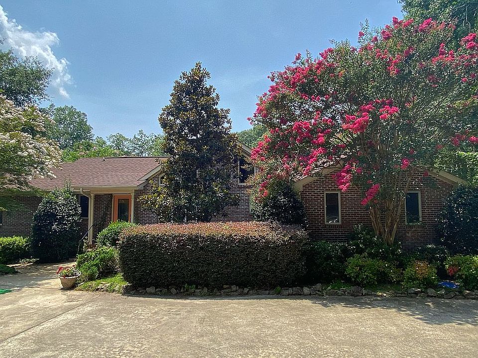 1st image of 205 Woodside Dr