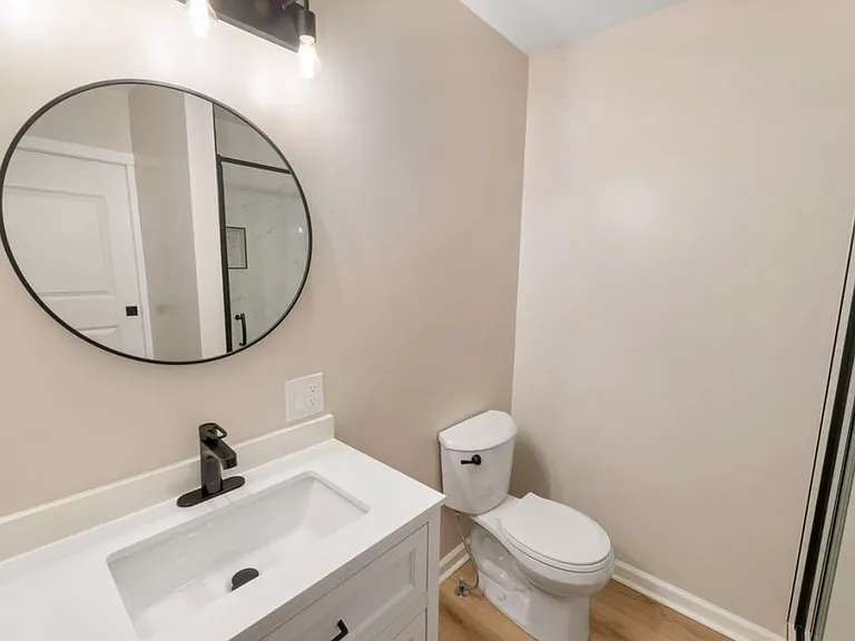 1033 N Pine St — Photo 15