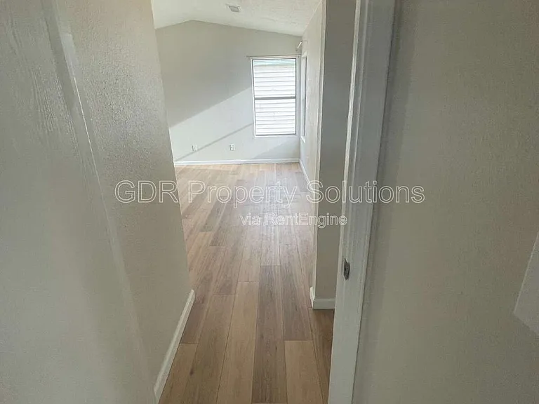 4733 Platinum Dr NE — Photo 31