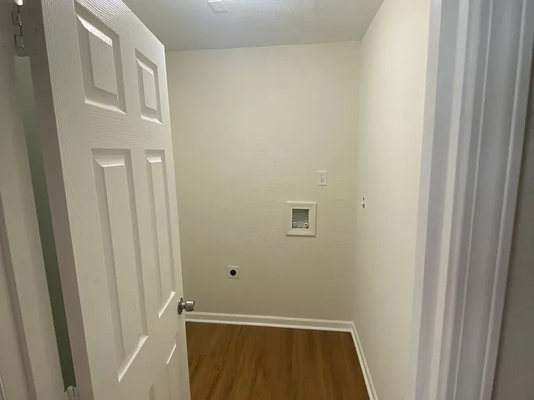 220 Laurel St — Photo 14