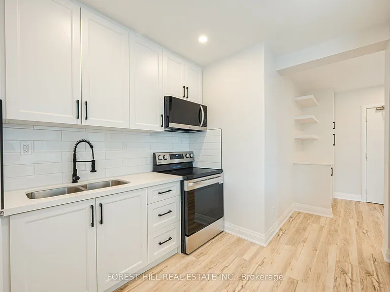 7725 Yonge St #2 — Photo 9