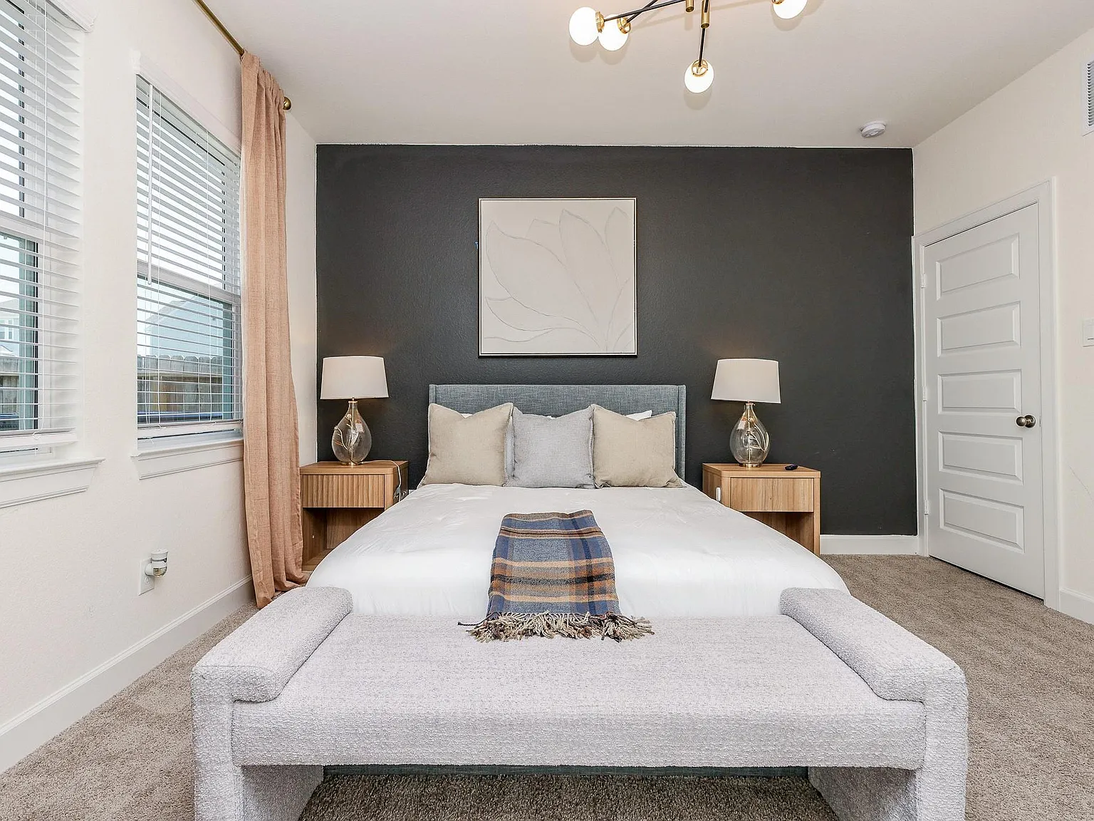 3 bed, 2.0 bath, 1395 sqft, $2,699 — Photo 2