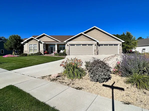 561 Willow Bend Cir, Casselton, ND 58012