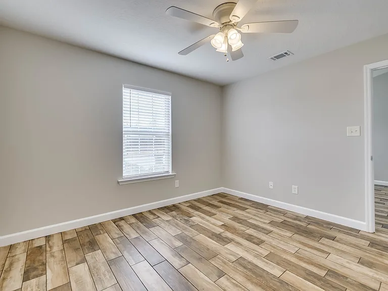 219 Lynbrook Way — Photo 24