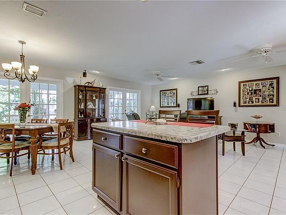 3rd image of 4903 Bay Crest Dr