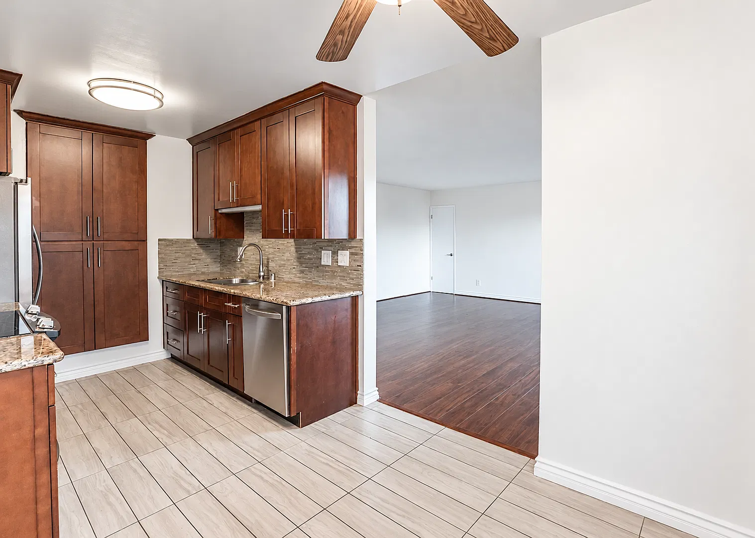 2314 Oak — Photo 3