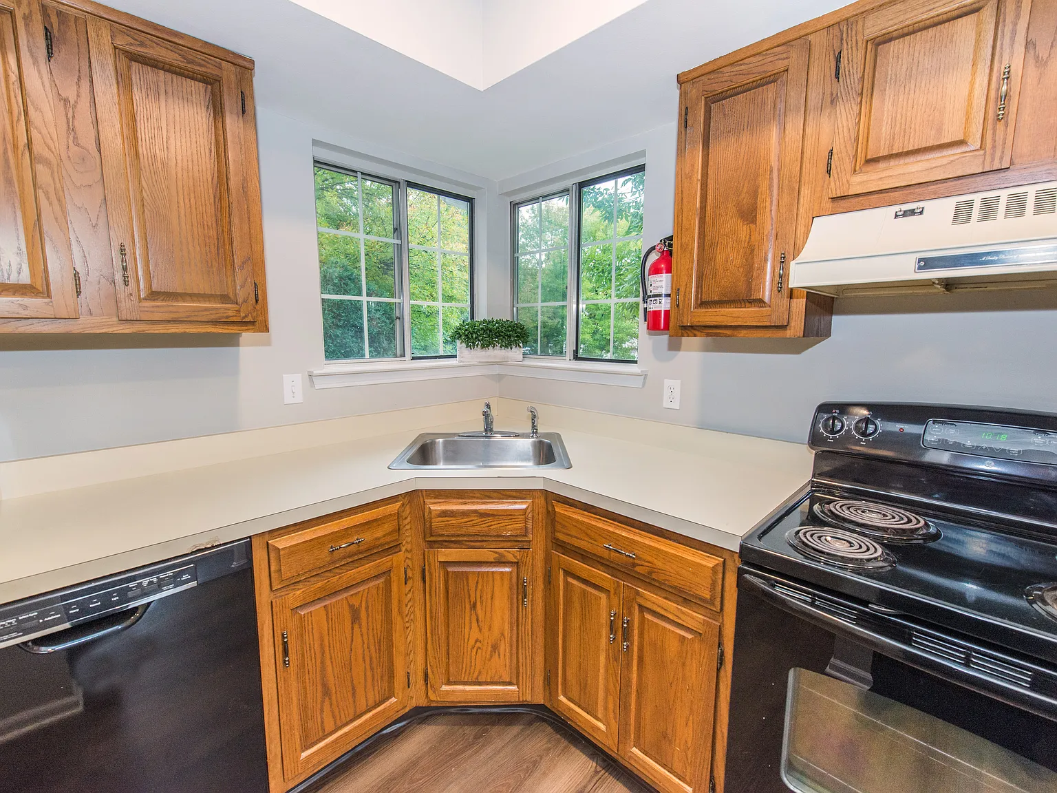 2 bed, 832 sqft, $2,450 — Photo 2
