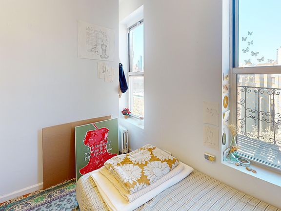3rd image of 520 E 11th St APT 26