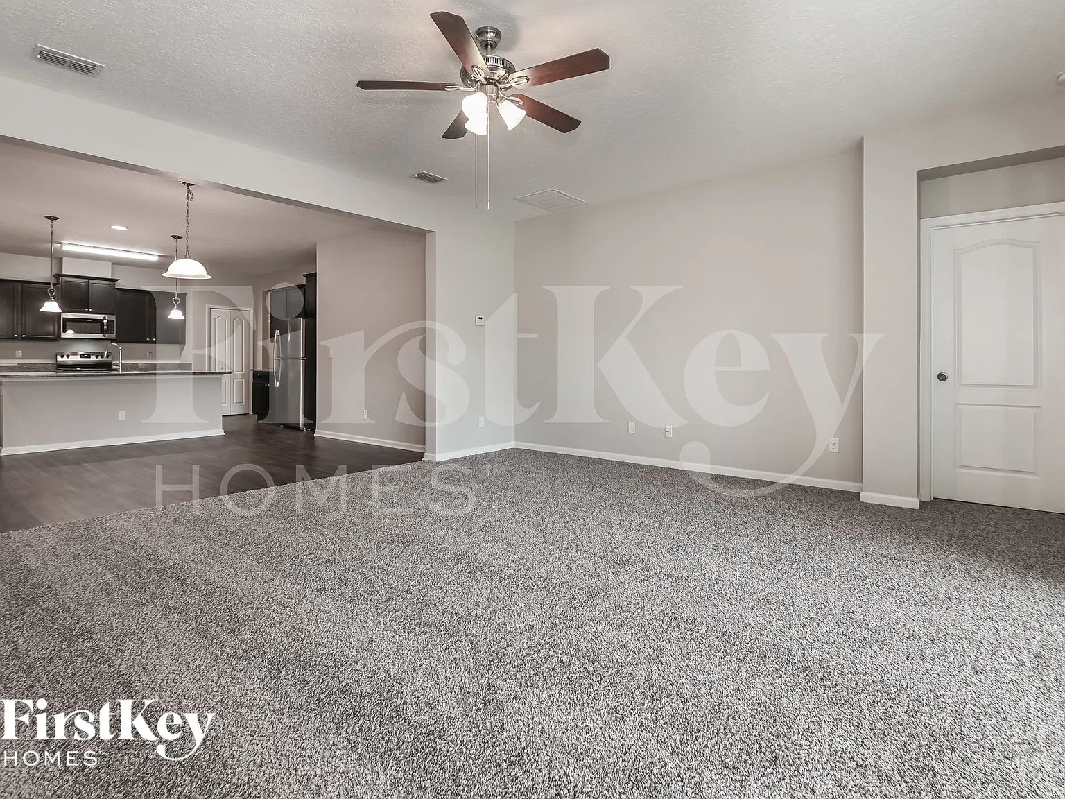 4 bed, 2.5 bath, 2519 sqft, $3,320 — Photo 4