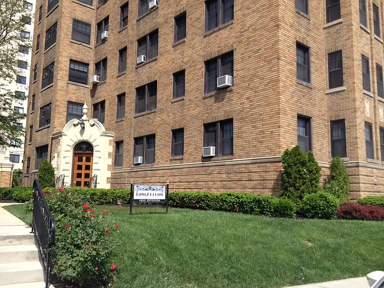 Longfellow Apartments — Photo 22