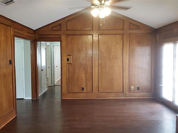 4th image of 317 Doral Pl