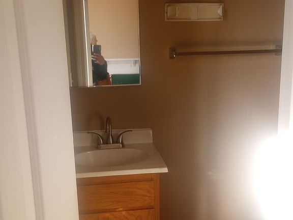 3rd image of 213 W Hill St APT 2