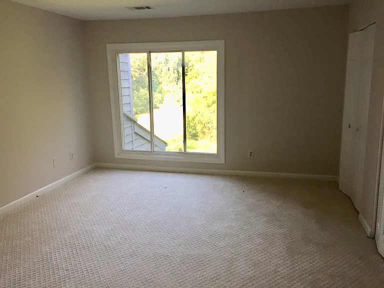 1064 Hickory Glen Rd — Photo 2