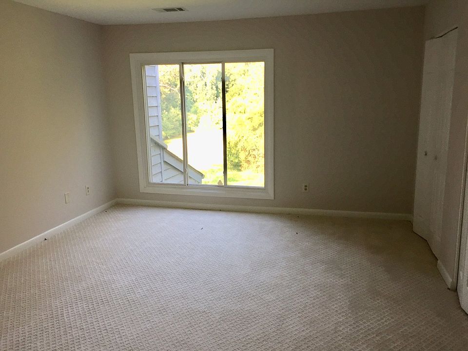 2nd image of 1064 Hickory Glen Rd