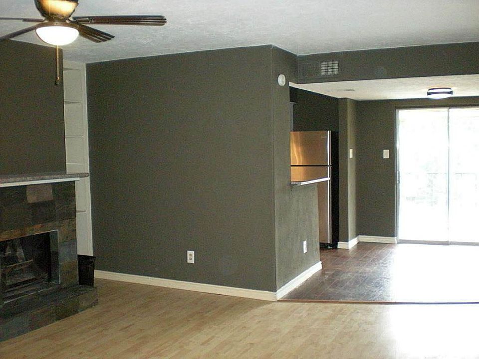 1040 Marina Drive Living Room