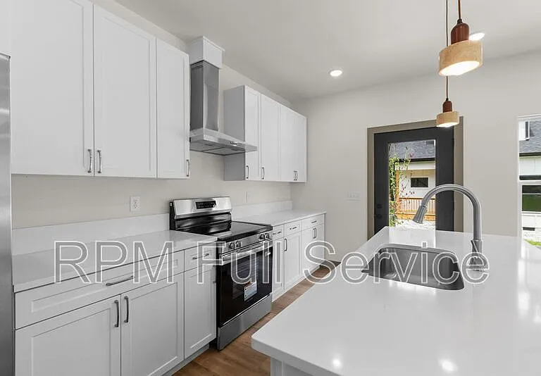 2400 Buchanan St — Photo 13
