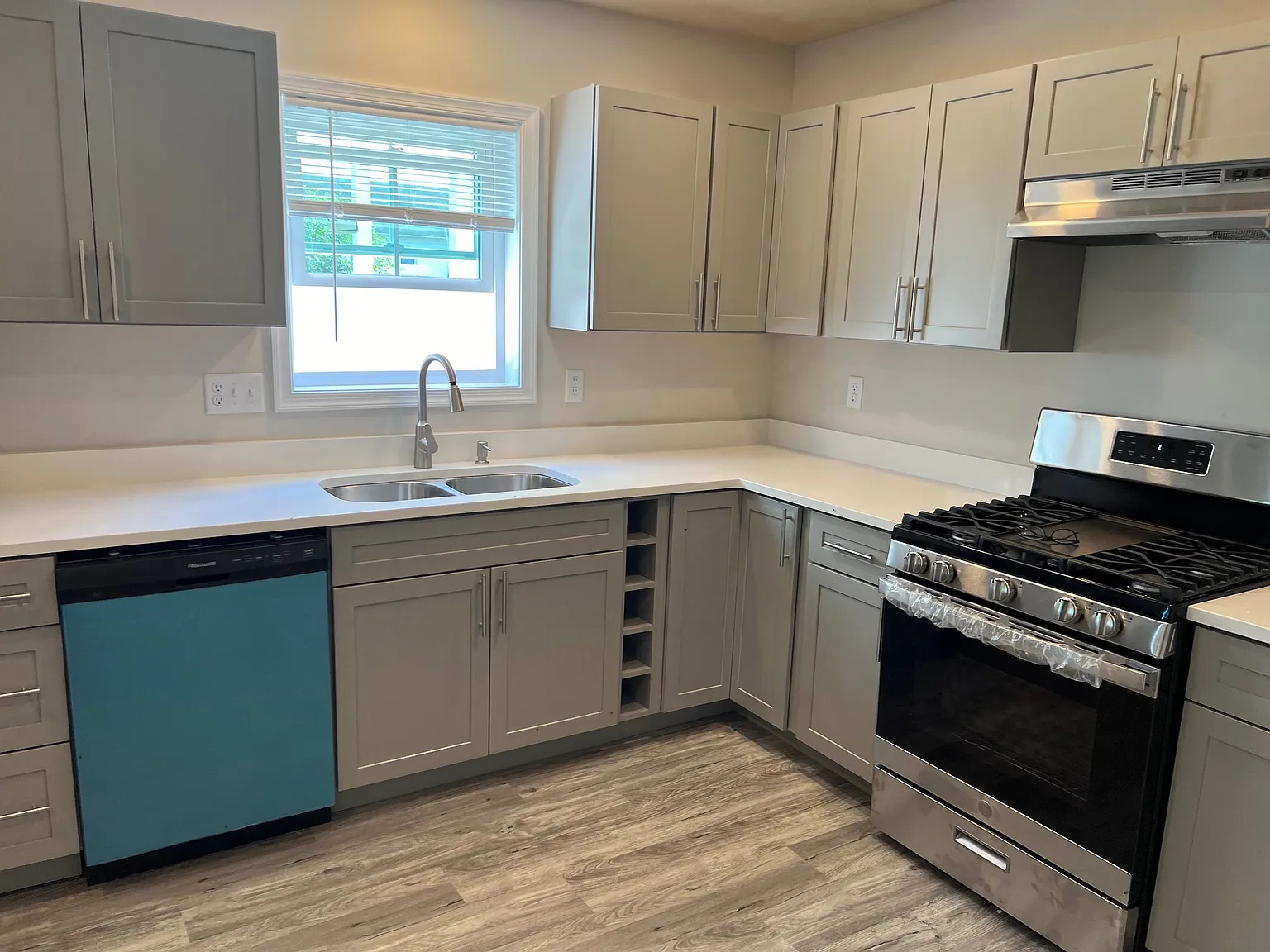 3 bed, 2.5 bath, 1600 sqft, $2,200 — Photo 2