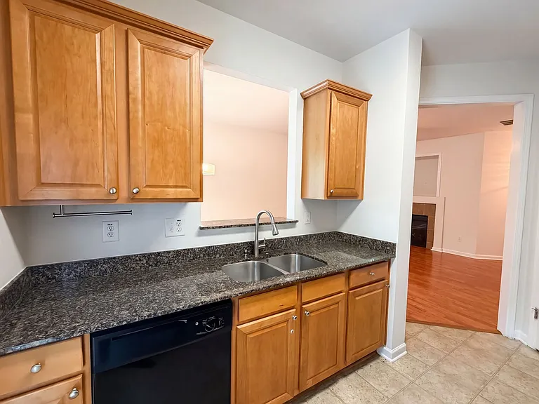 10595 Naramore Ln — Photo 10