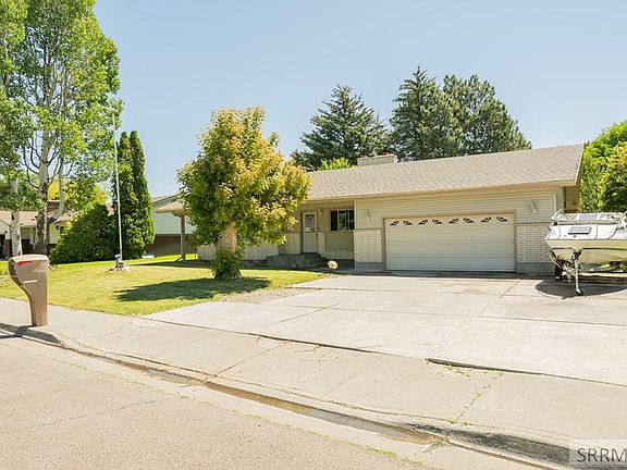 2nd image of 703 Adell Ave