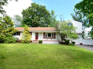 10 Sunrise Dr, Wayne, NJ 07470