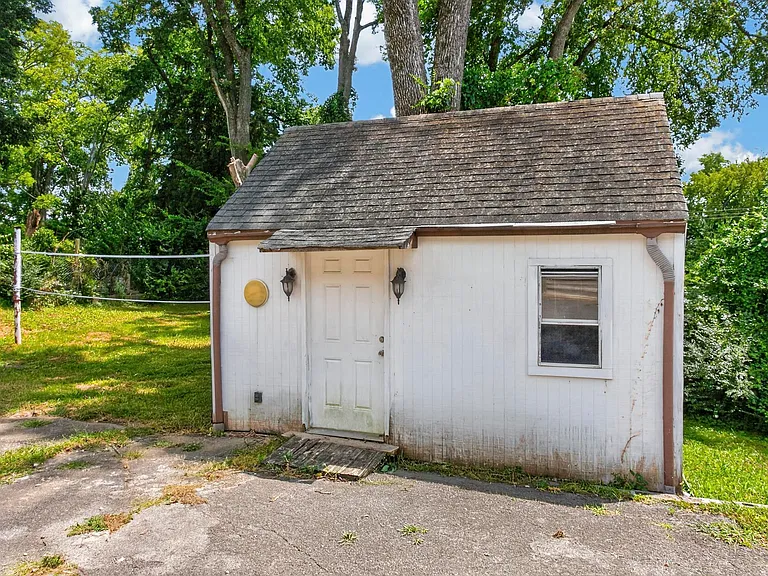 261 Eisenhower Dr — Photo 43
