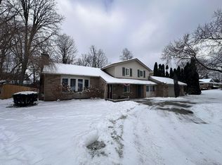 1154 Kennebec Rd, Grand Blanc, MI 48439