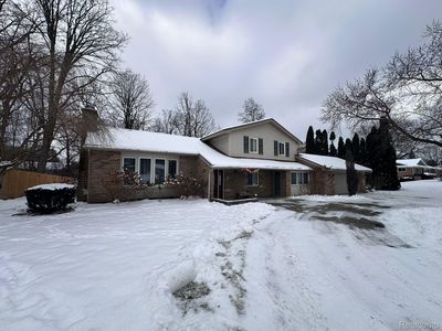 1154 Kennebec Rd, Grand Blanc, MI, 48439