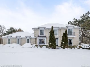4465 Strathdale Ln, West Bloomfield, MI 48323