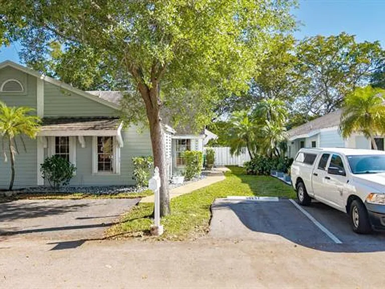 11110 SW 9th Pl — Photo 6