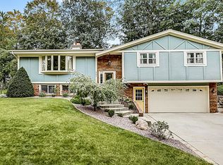 907 Mulberry Dr W, West Bend, WI 53090