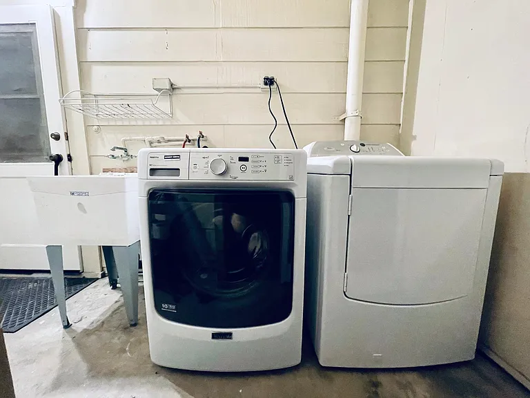 laundry room/storage area