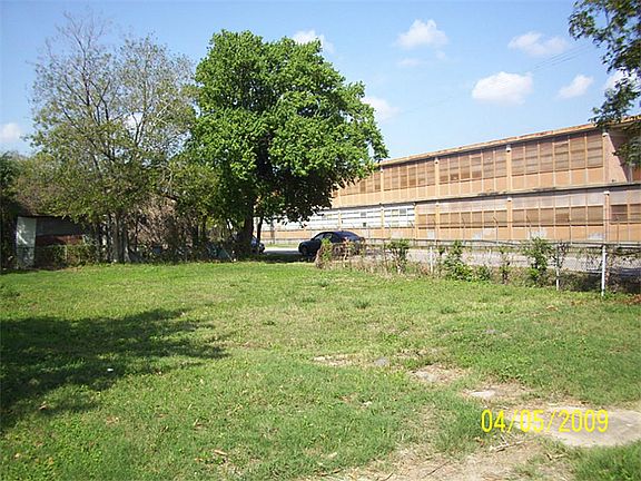 4th image of 2217 Brackenridge St