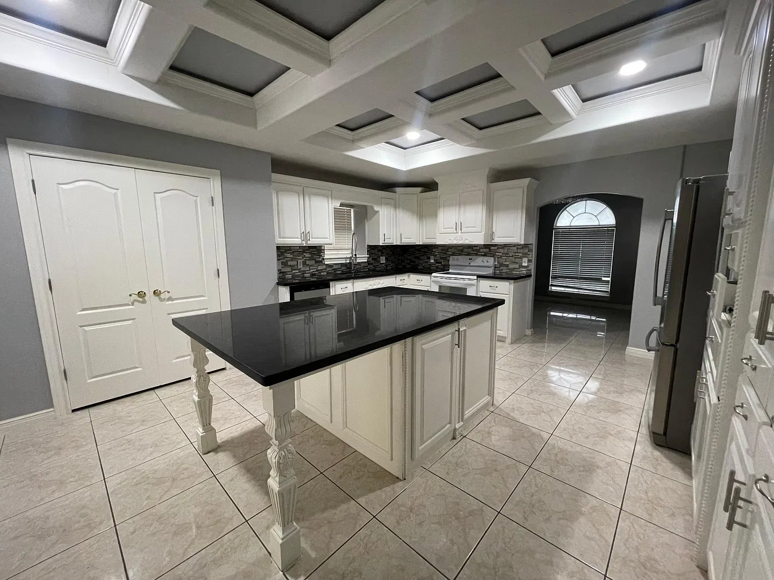 3 bed, 2.5 bath, 1830 sqft, $1,750 — Photo 2