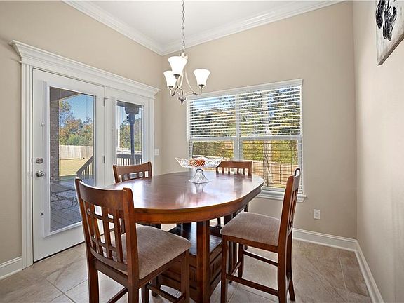 5th image of 2611 Aspen St