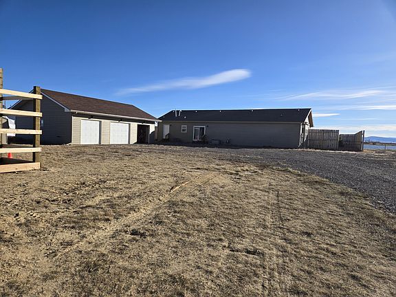 Osprey road view garage, back of house