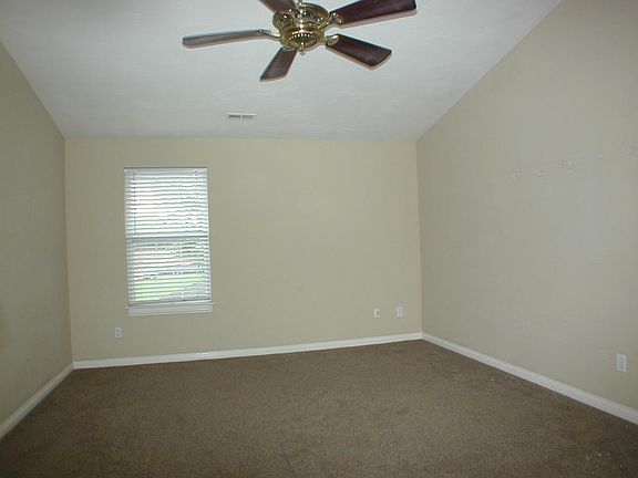 5th image of 2327 Eastridge Dr