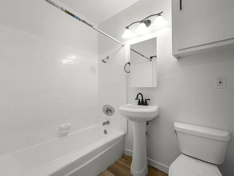 634 W 92nd St — Photo 33