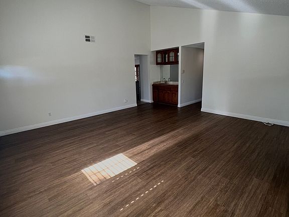 LIVING ROOK AND WET BAR