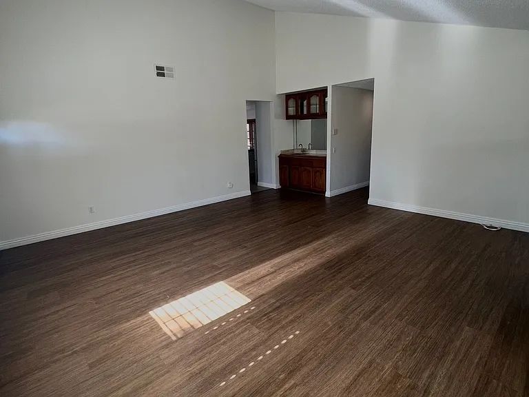 LIVING ROOK AND WET BAR