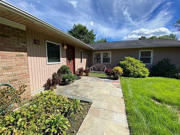 4th image of 18 Wildwood Dr