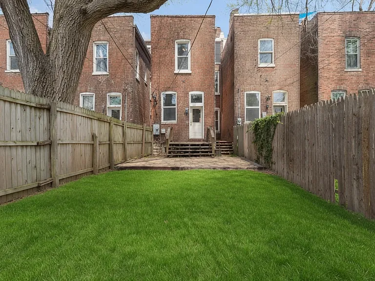 1832 Victor St — Photo 18
