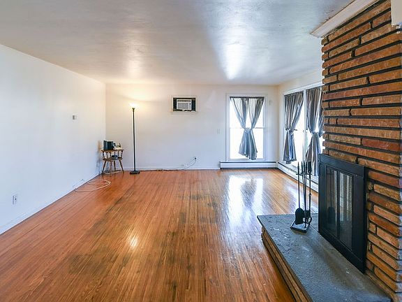 3rd image of 281 Ellison St