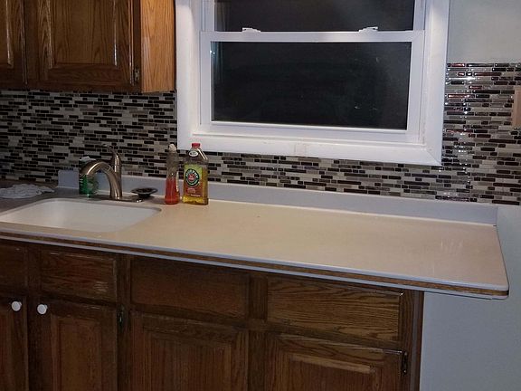 4th image of 215 Saranac Ave